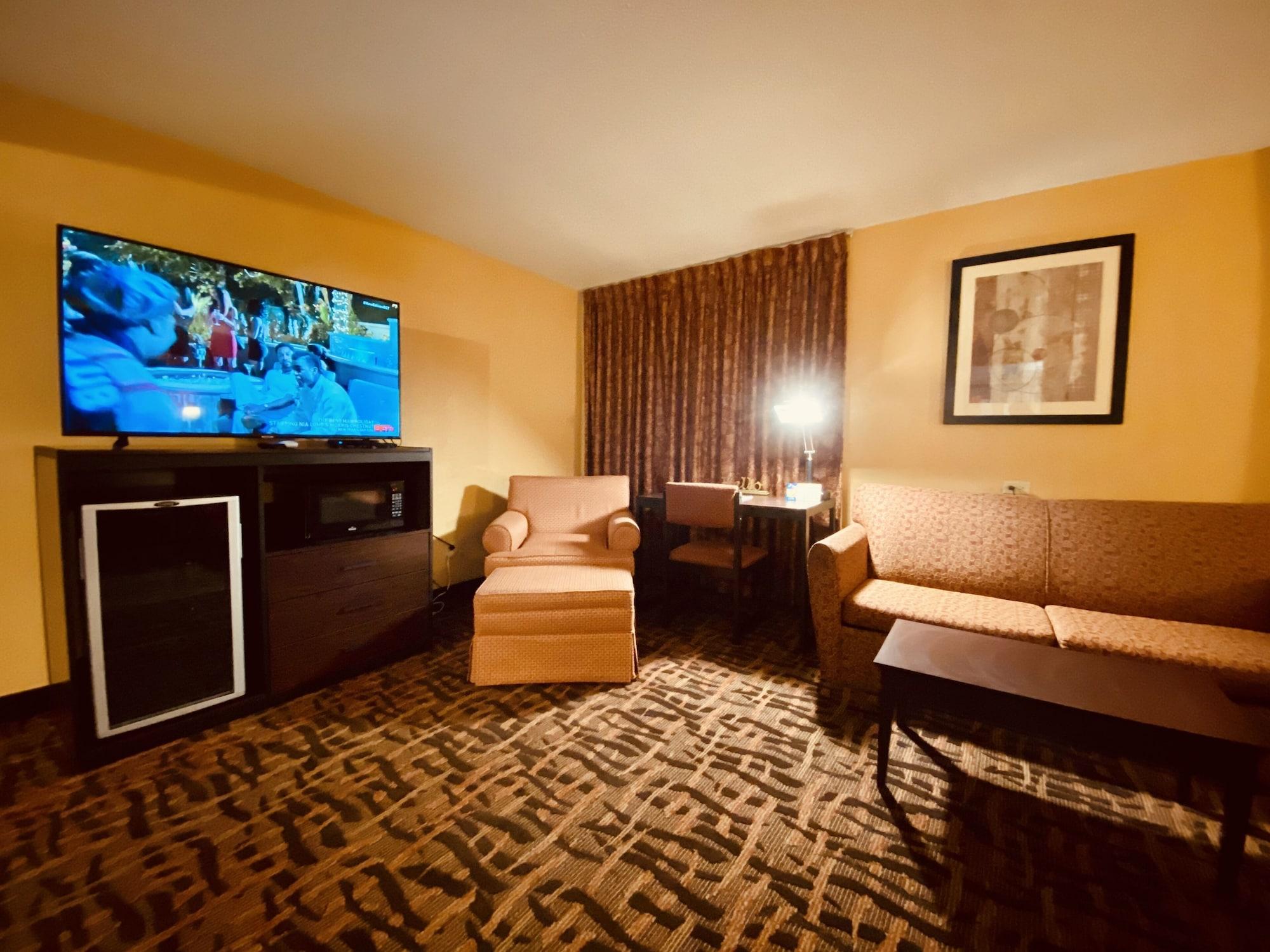 Super 8 By Wyndham Lawrence Ku Hotell Eksteriør bilde