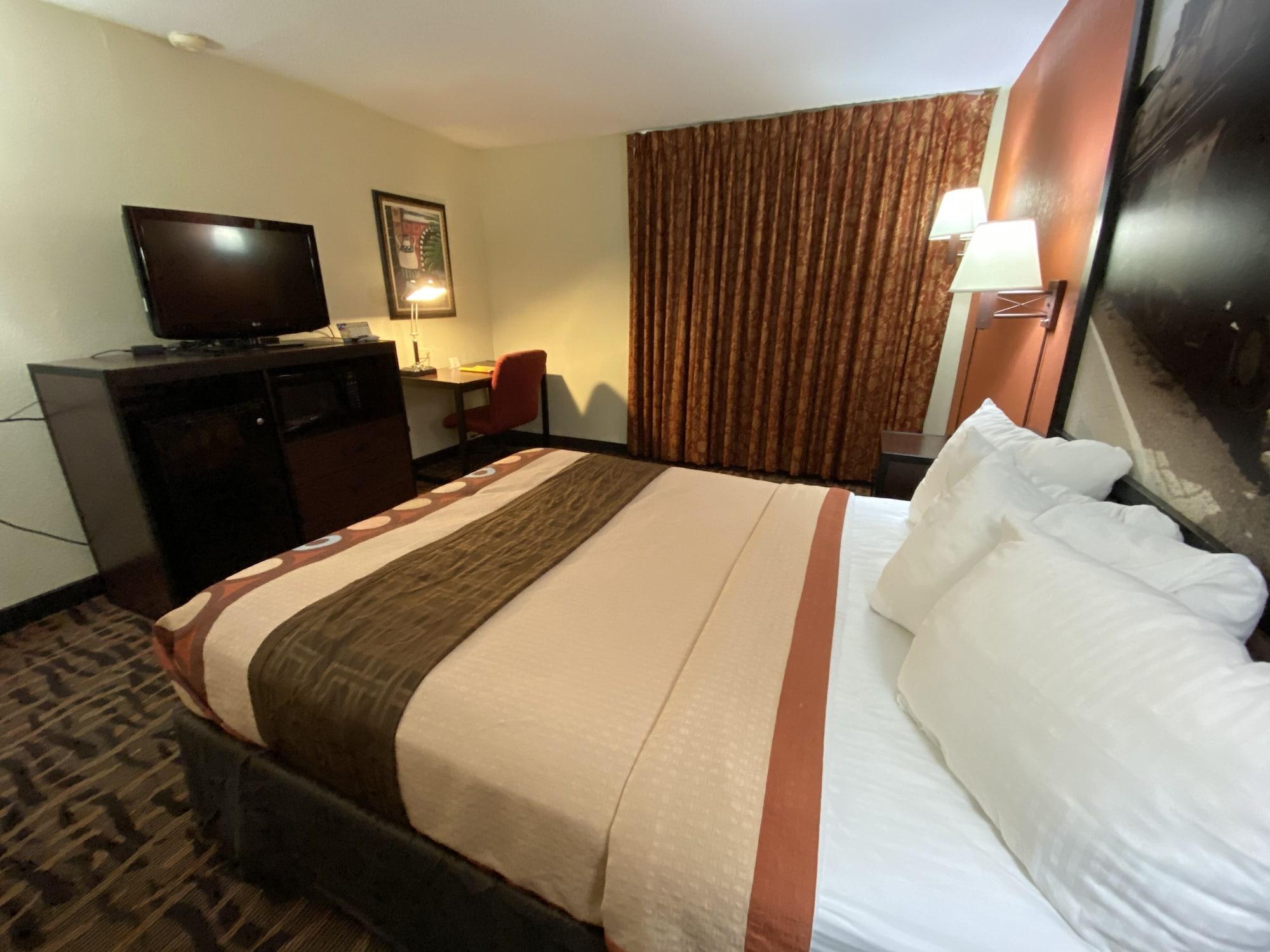 Super 8 By Wyndham Lawrence Ku Hotell Eksteriør bilde