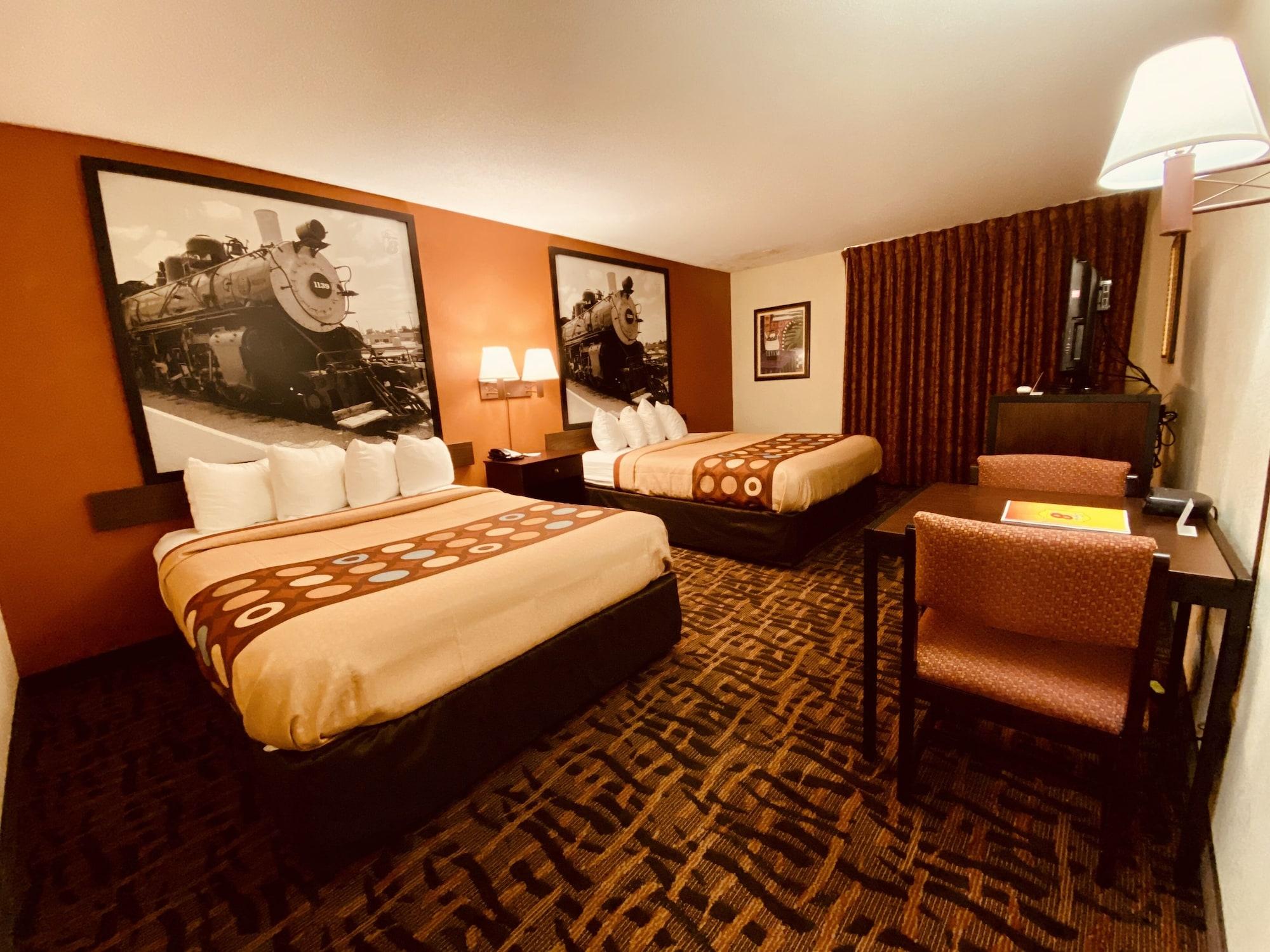 Super 8 By Wyndham Lawrence Ku Hotell Eksteriør bilde