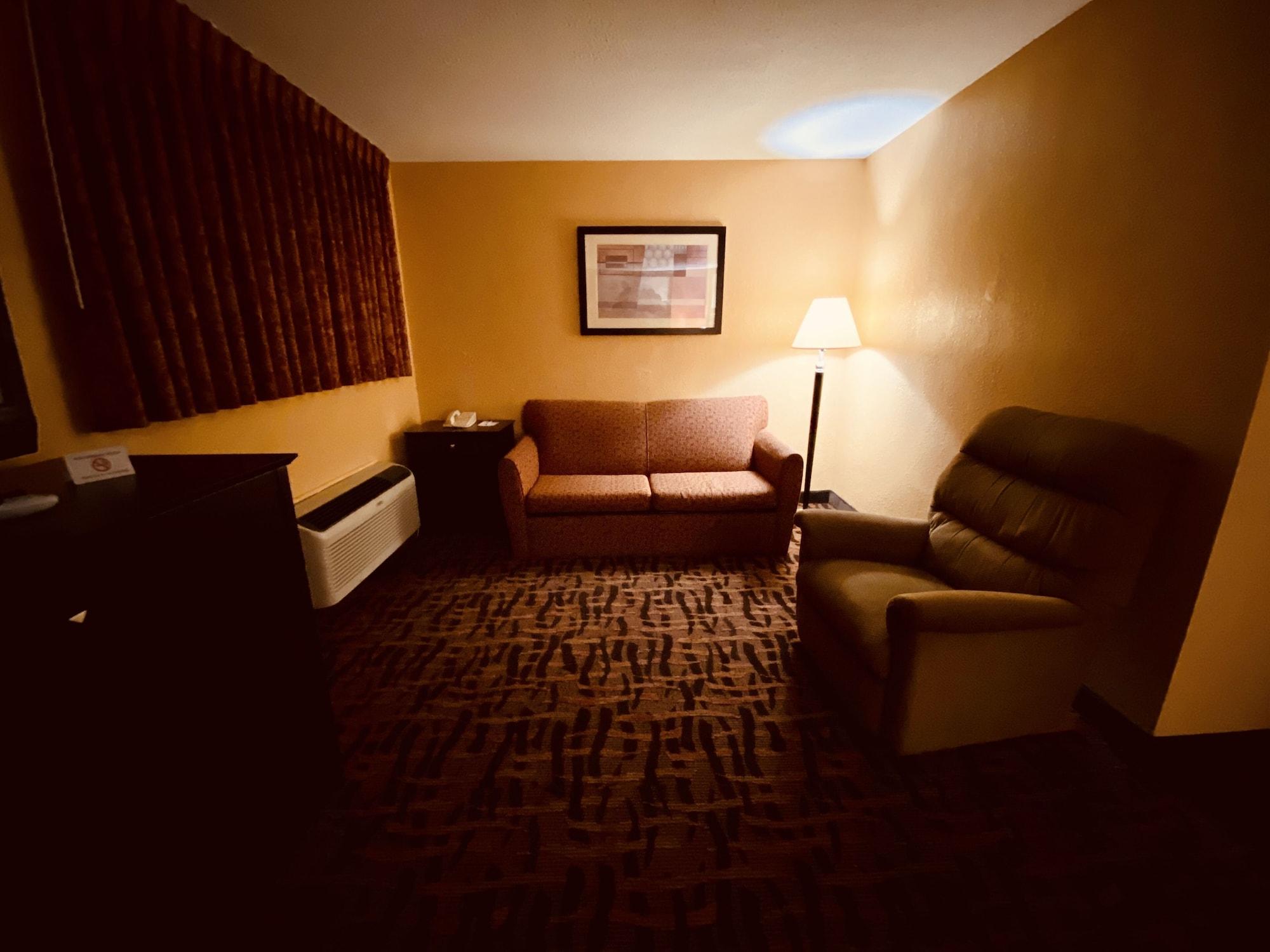 Super 8 By Wyndham Lawrence Ku Hotell Eksteriør bilde