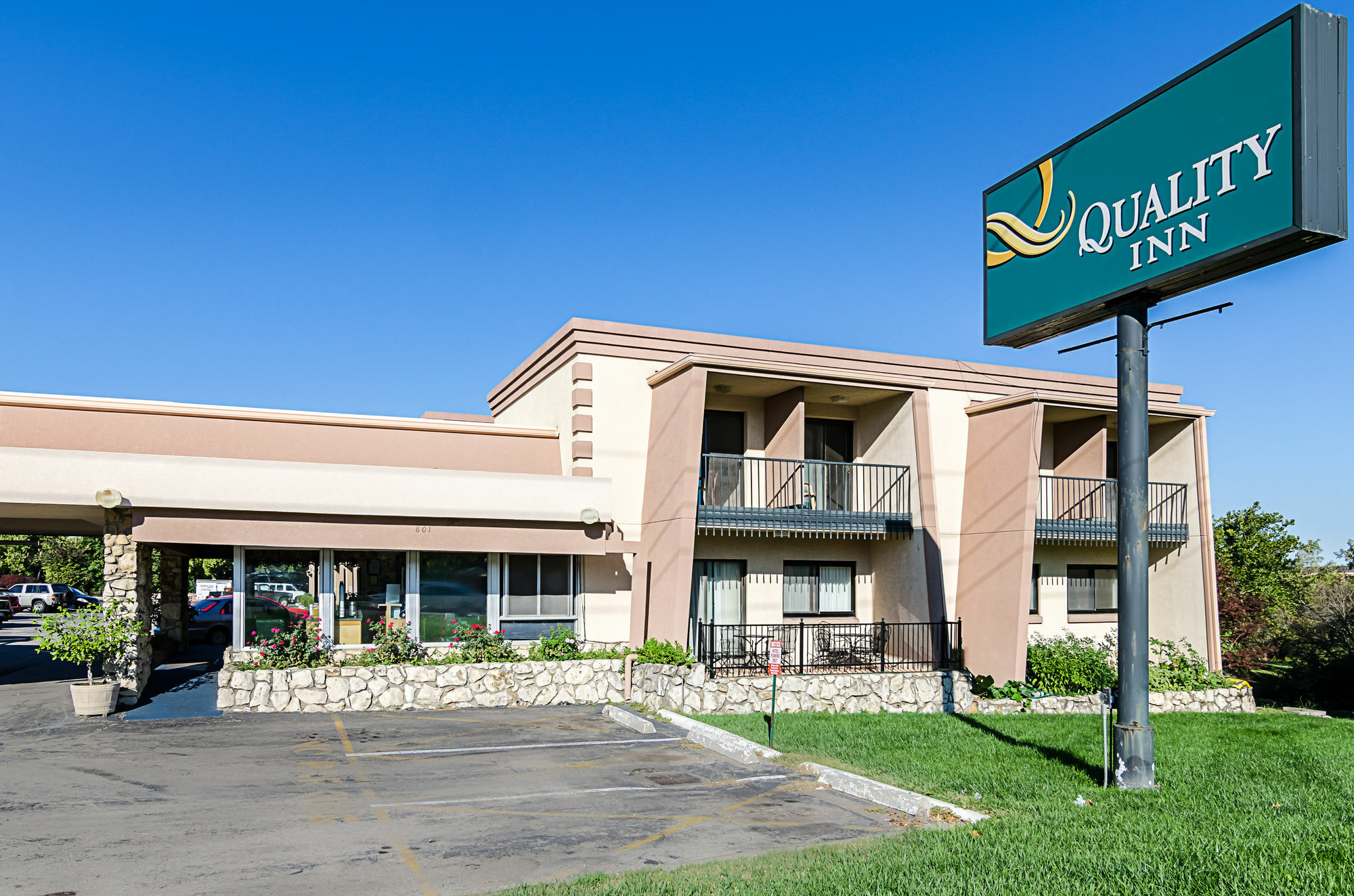 Super 8 By Wyndham Lawrence Ku Hotell Eksteriør bilde